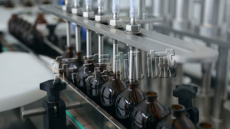 酒精灌裝旋蓋機使酒精包裝標準化 大大降低人工成本